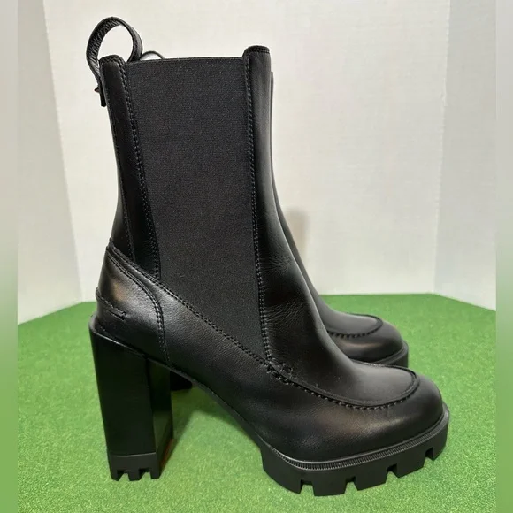 Christian Louboutin Black Calfskin Leather Glory 100 Booty Boots Womens 40 US 10